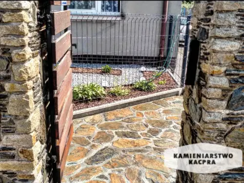 Płot wykonany przez Kamieniarstwo Kacpra